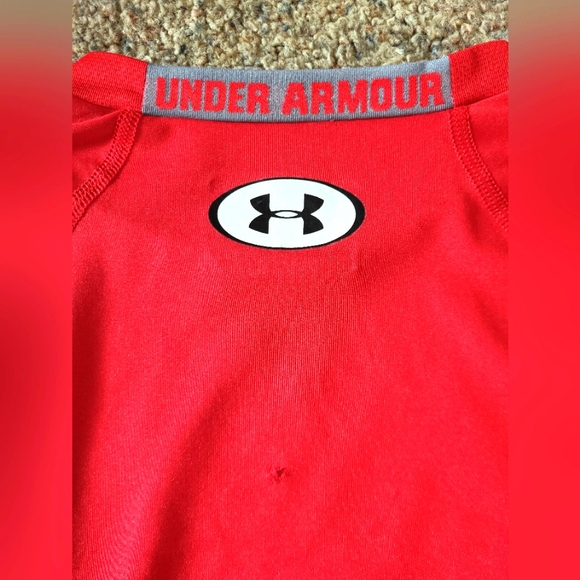 π₯4 for $30π₯ Under Armour red heatgear base layer compression shirt size SM - Picture 3 of 9